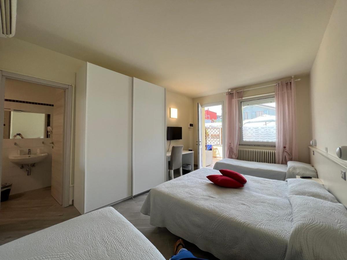 Hotel Locanda Rosy Cattolica Exterior foto