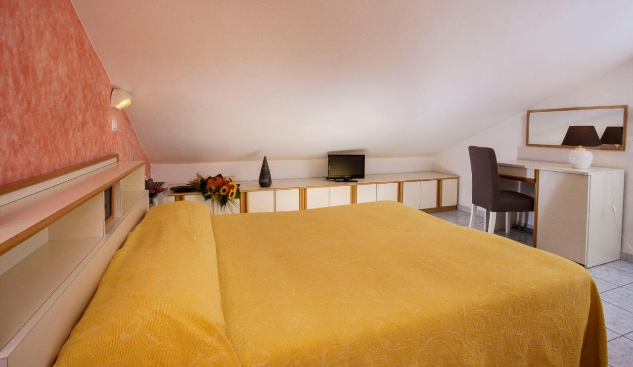 Hotel Locanda Rosy Cattolica Cameră foto