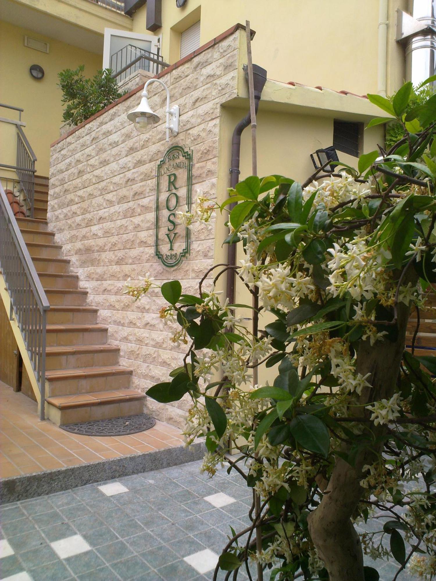 Hotel Locanda Rosy Cattolica Exterior foto