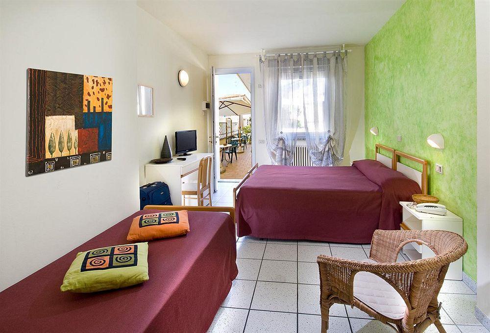 Hotel Locanda Rosy Cattolica Exterior foto