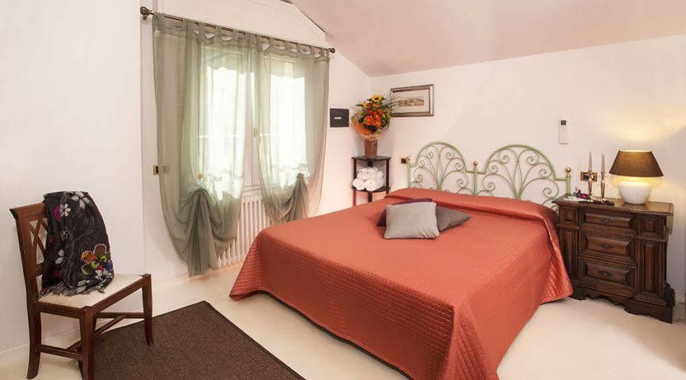 Hotel Locanda Rosy Cattolica Exterior foto